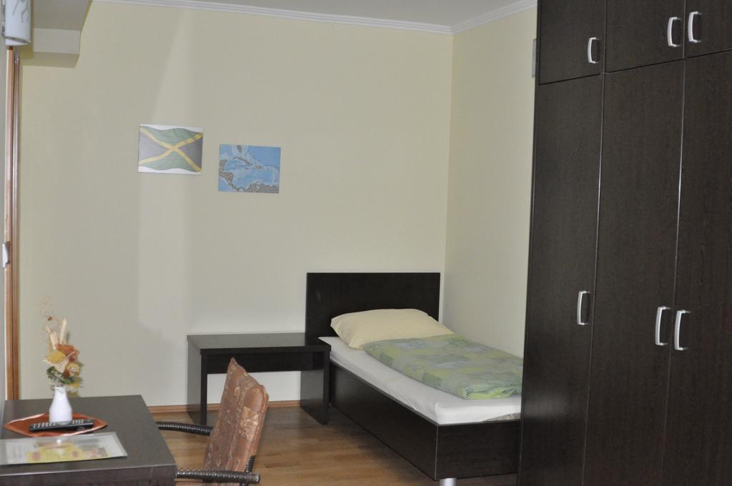 Guest House Mlada Lipa Maribor Ngoại thất bức ảnh